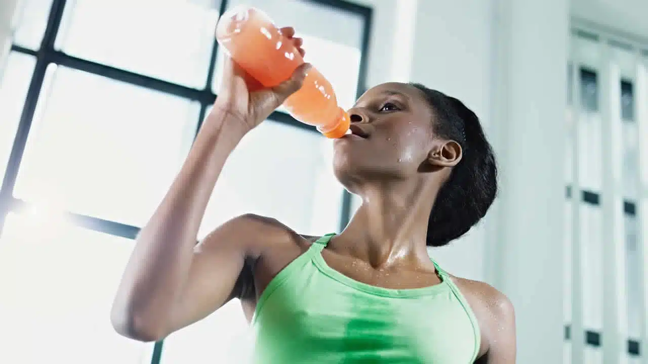 Comment les boissons énergétiques peuvent-elles aider à la performance sportive 