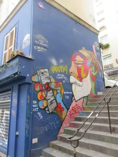 En quoi la rue des Degrés est une des rues les plus insolites de Paris ? Question insolite