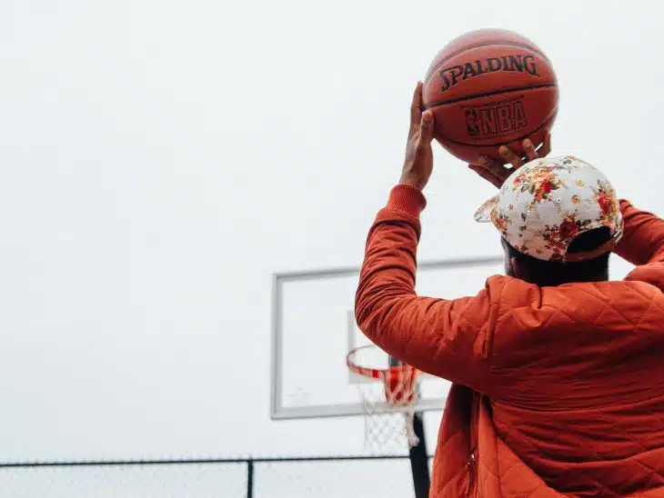 Pourquoi les ballons de basket sont orange ? Question insolite