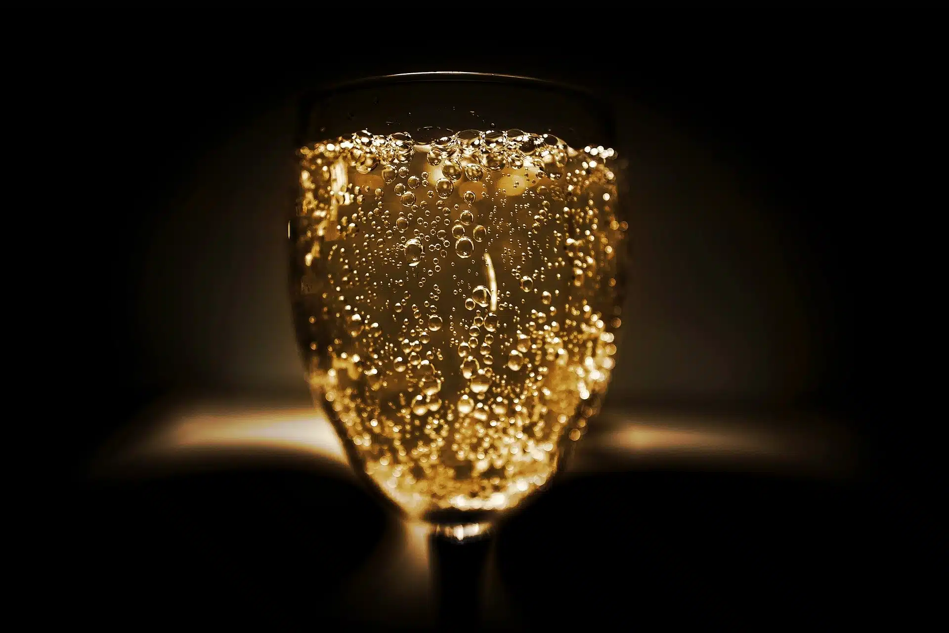 Pourquoi le champagne était une boisson dénigrée au Moyen-Âge ? question insolite