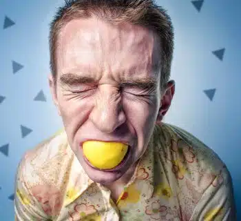 Le citron blanchit les dents idée insolite fausse